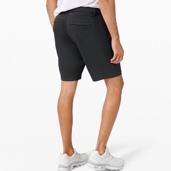 Lululemon Commission Short Classic 9" *Ventlight Mesh Obsidian - Picture 2 of 11